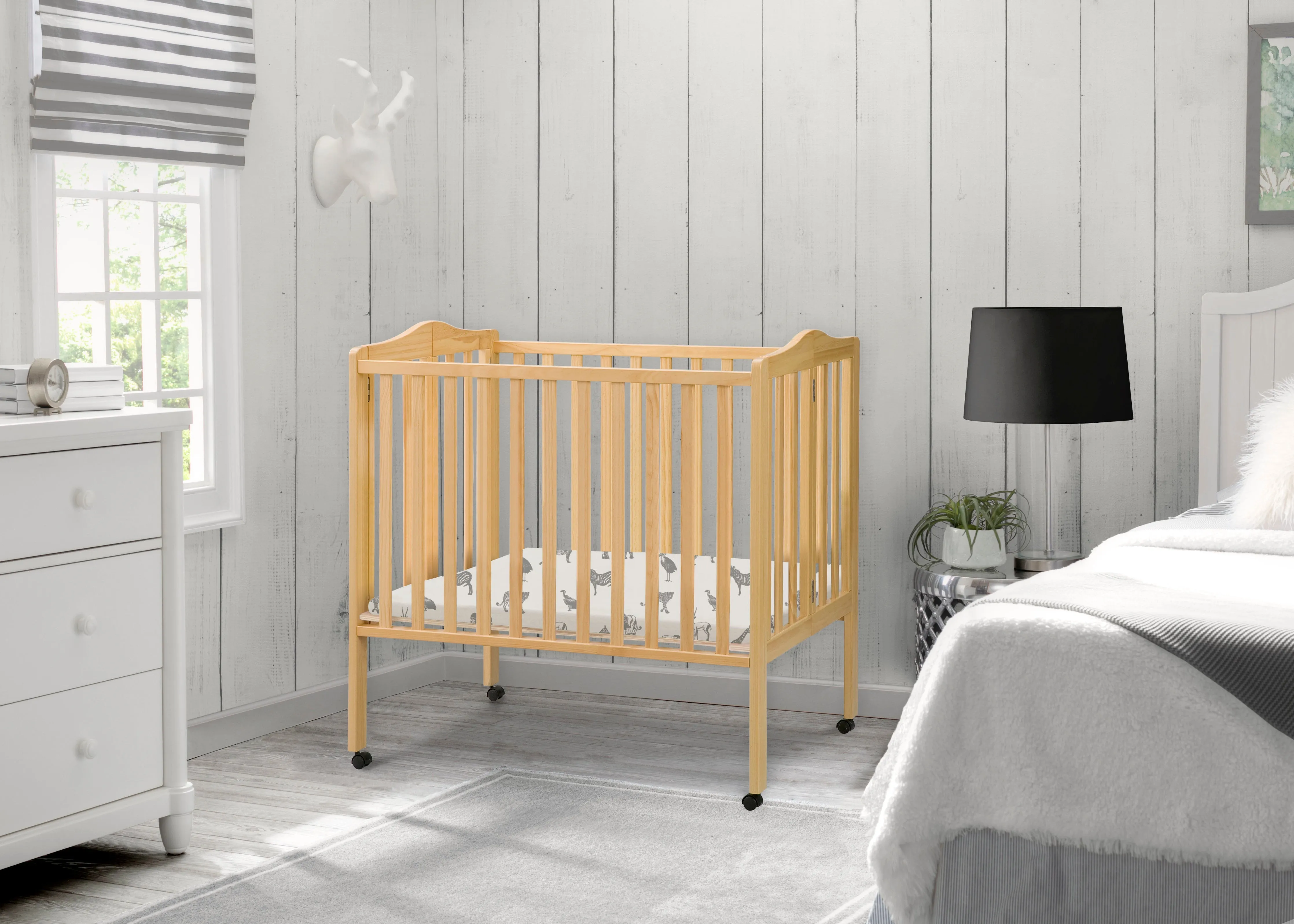 Folding Portable Mini Baby Crib with 1.5-inch Mattress